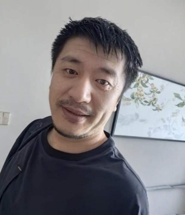 张雪峰生病“抢救”的事真不真我不清楚，但我敢打包票，张雪峰的身体状态实在是