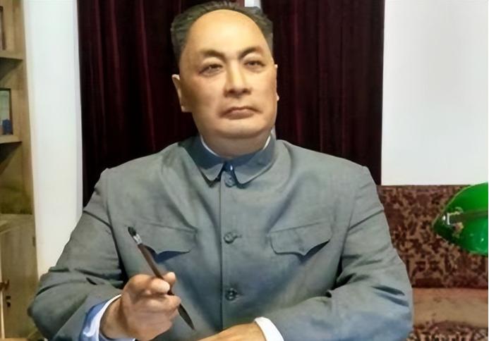 1949年，陈毅到上海一家面馆吃饭，正吃着，一老农走了进来，点了一碗阳春面。