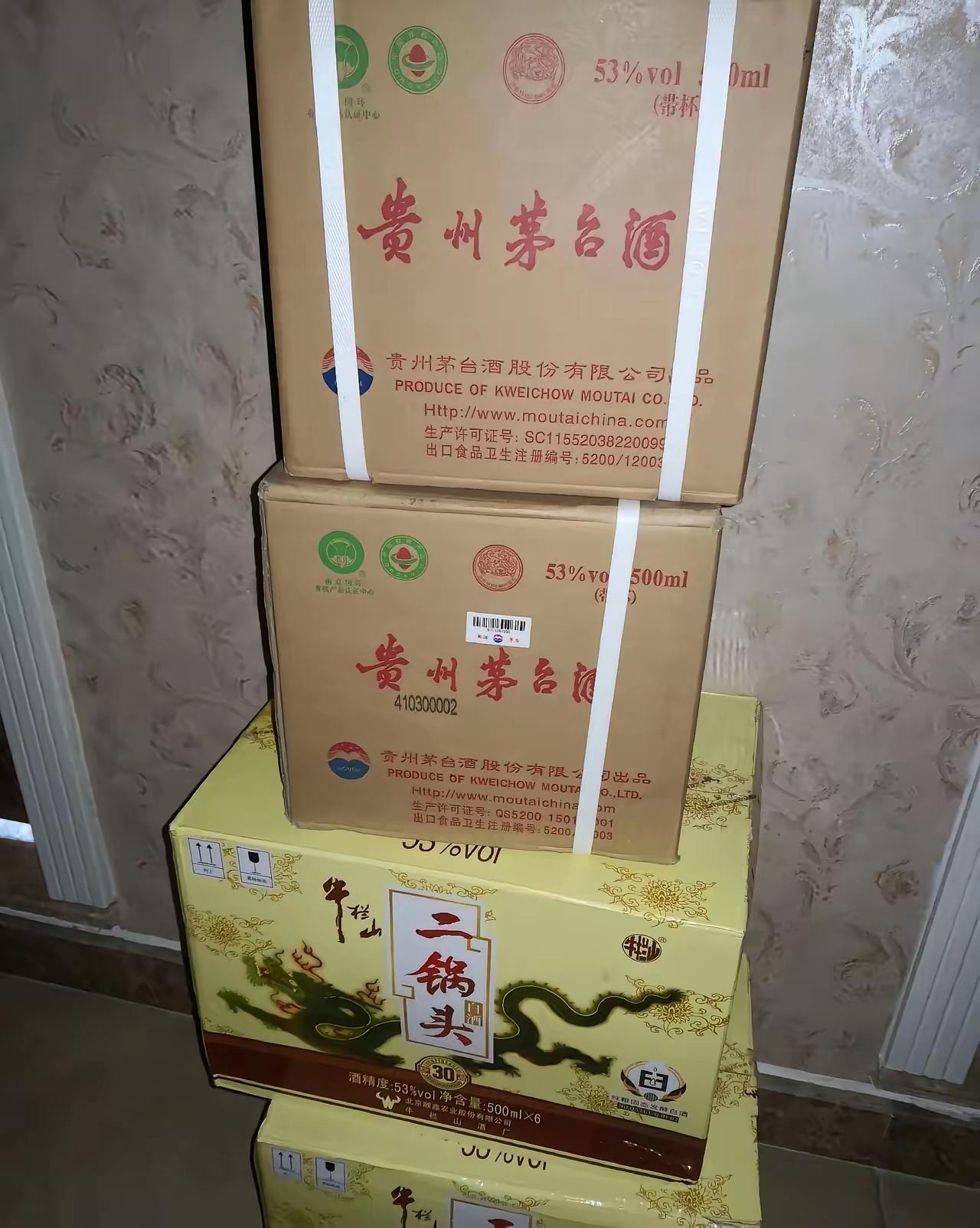 去朋友家约酒，朋友搬出来四箱酒，让我挑着喝，我该选哪个？