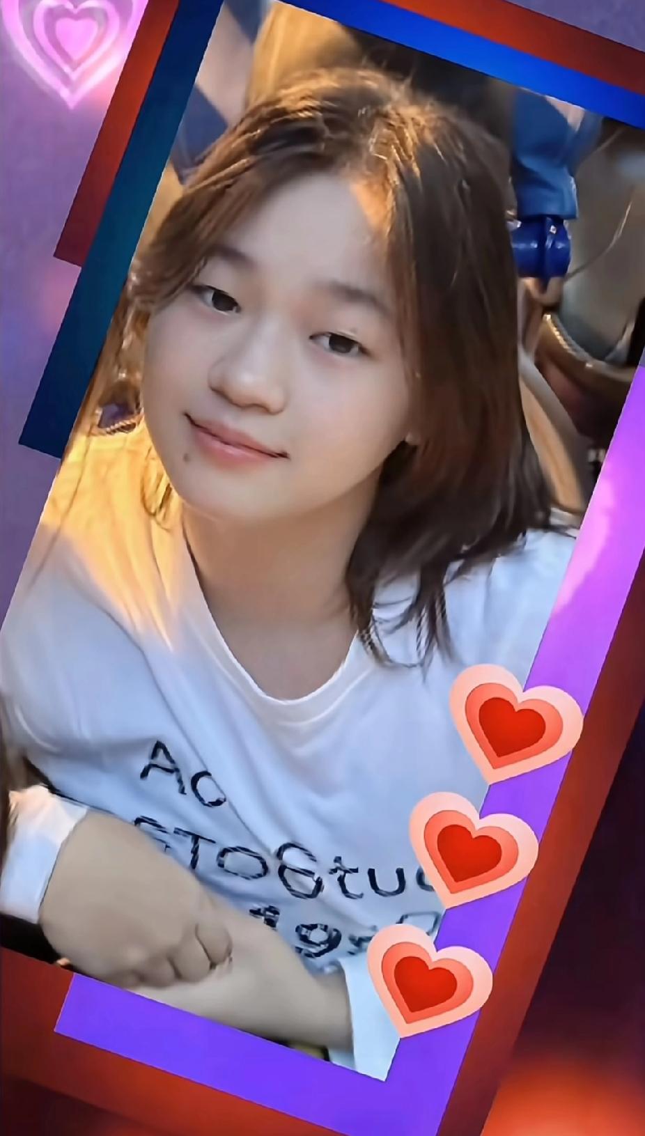 被全红婵的可爱狠狠戳中了镜头里的全红婵软乎乎的，眉眼间满是少年气的灵动，这