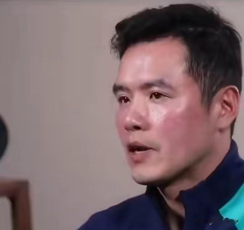 我去！王楚钦粉丝竟然把刘国正怼了！近期刘国正在《界面新闻》采访表示:王楚钦