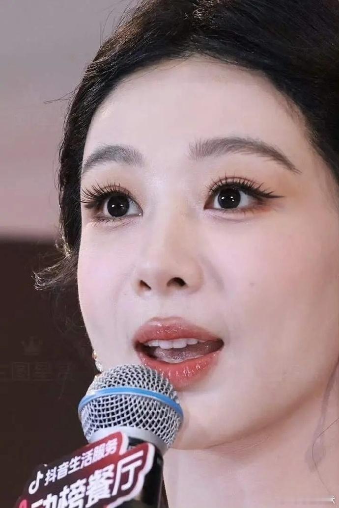 杨紫生图大括号套小括号，看着还好吧。