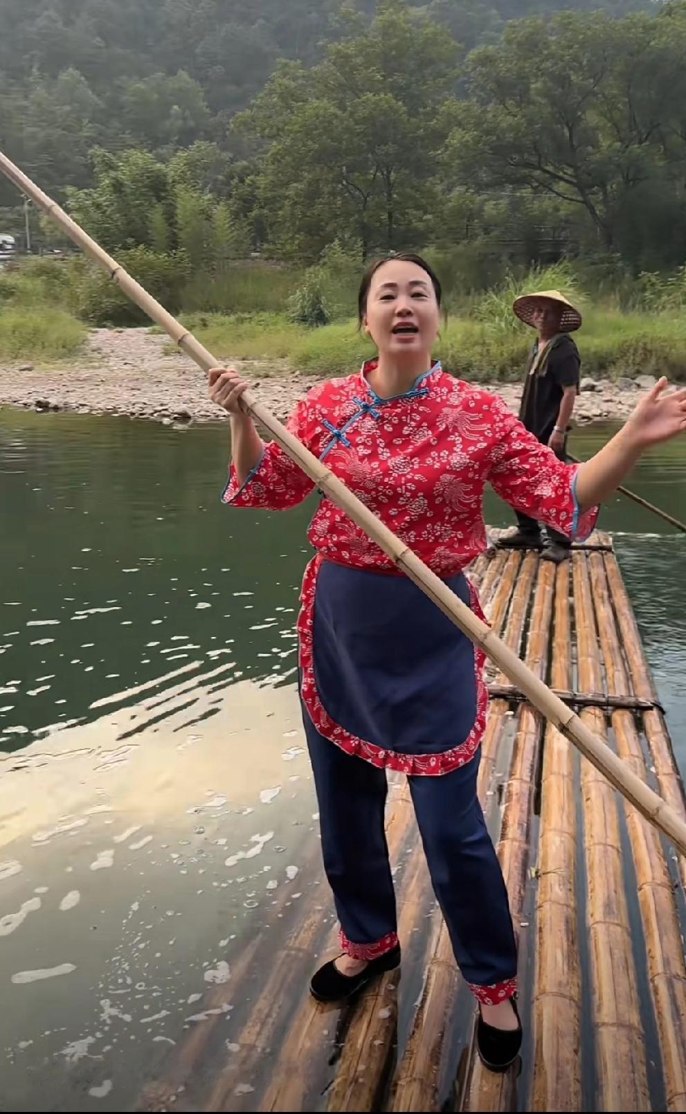 高楼是个好地方！人杰地灵，山清水秀！可惜这几年自然环境遭到破坏，水也不清，但人很