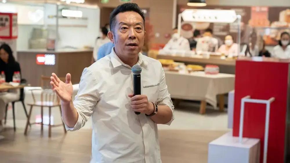 西贝的口碑真的崩盘了吗？不仅关了102家店、还亏损超5亿，更没想到的是，4