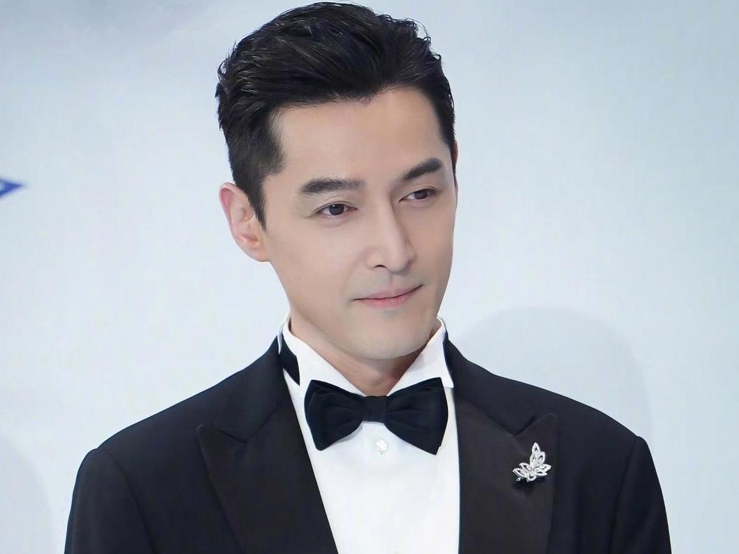 我想说，胡歌不声不响，干大事。刚记得他和助理黄曦宁结婚，那时有网友替他意