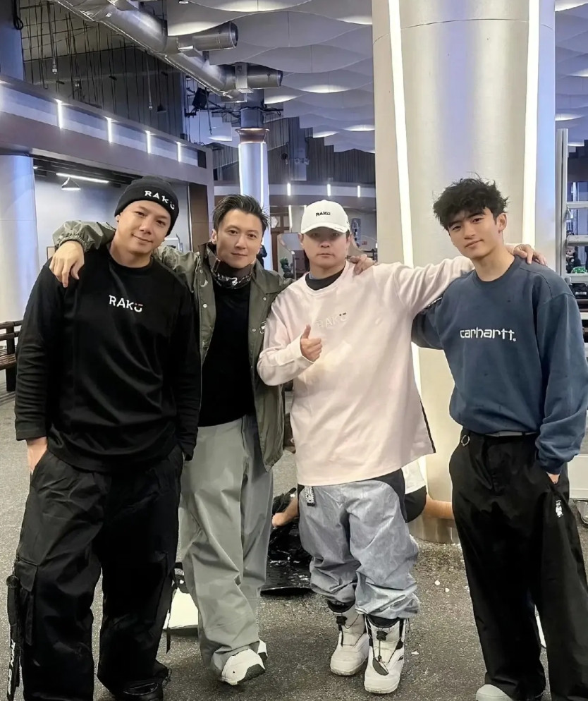 谢霆锋和他大儿子相比，谁的颜值更胜一筹？我觉得是儿子更胜一筹，他组合了爸爸妈妈两