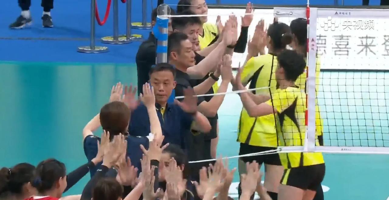 山东女排“留一手”，塑料姐妹情谊给天津女排当头一棒！志在必得的天津女排全锦赛开场