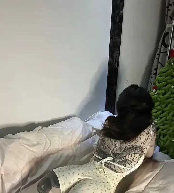 喜欢纹身的女孩，心理和行为特征挺多样的。从心理上看，有的很自信，纹身制作有痛苦，