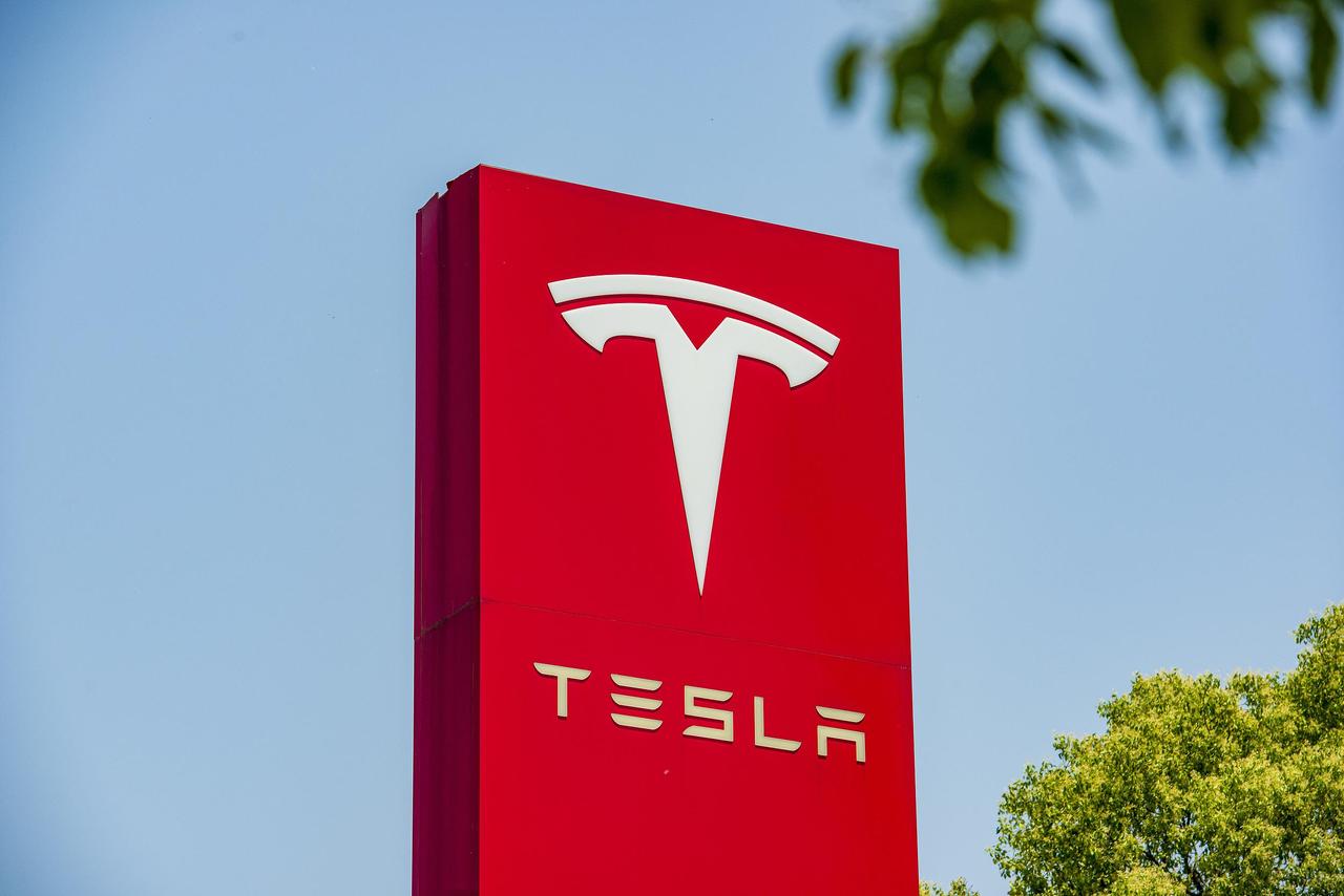 特斯拉Model3继续提供8000元保险补贴政策，已经补贴好几次了。补贴适用