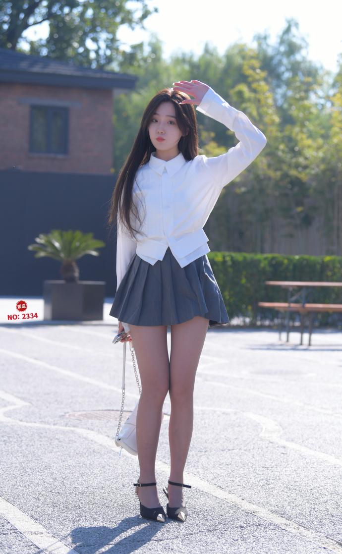百褶裙➕丝袜，清纯感绝对到位街拍时尚穿搭清纯少女裙