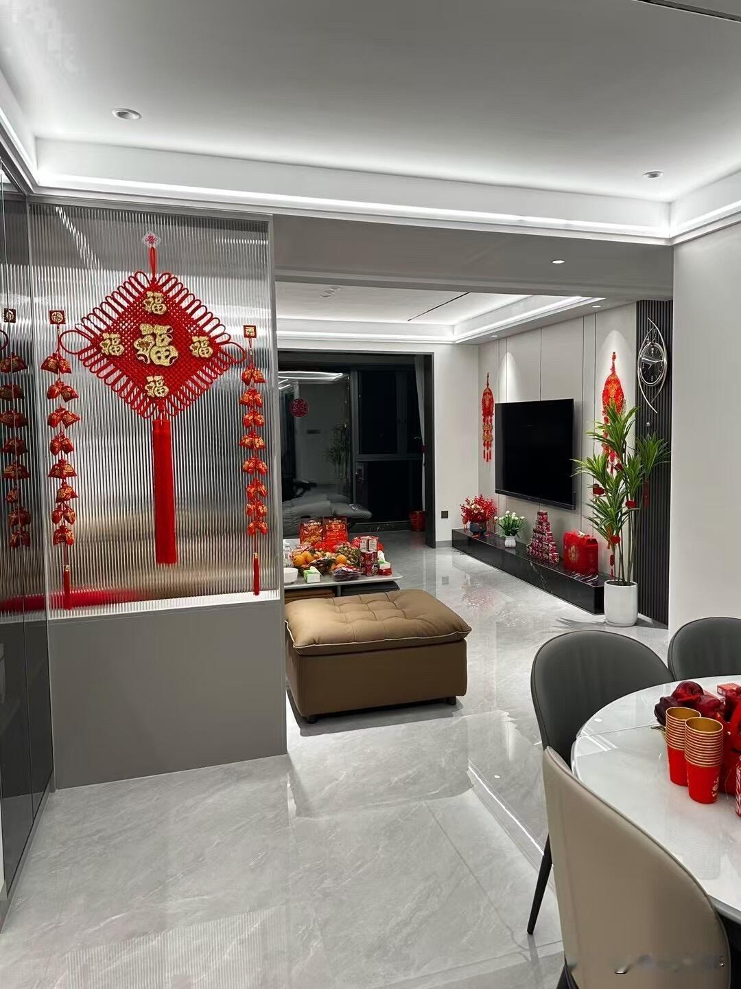 哈哈😄，花了大半年的新房终于布置好了，特别喜庆，五一假期即将到来，我们也是挑选
