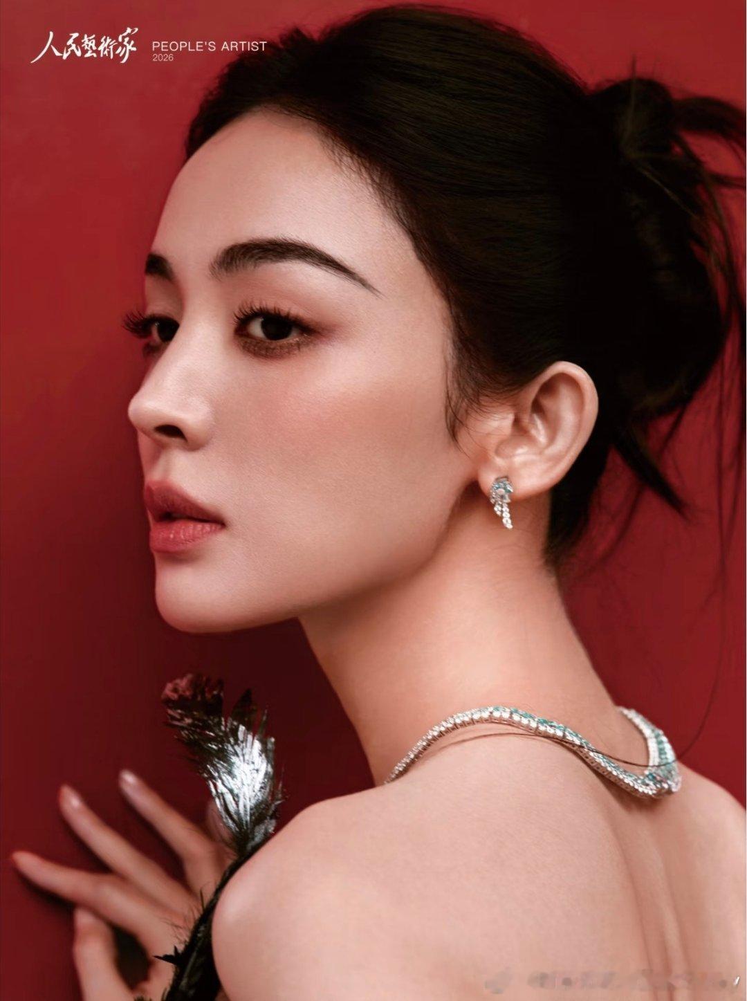 娜扎，国家级刊物《人民艺术家》的大片。娜扎