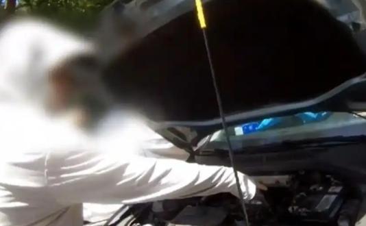 上海闵行，一小伙发现爱车启动电瓶被偷，换了个二手电瓶后去派出所报案。谁知做完笔录