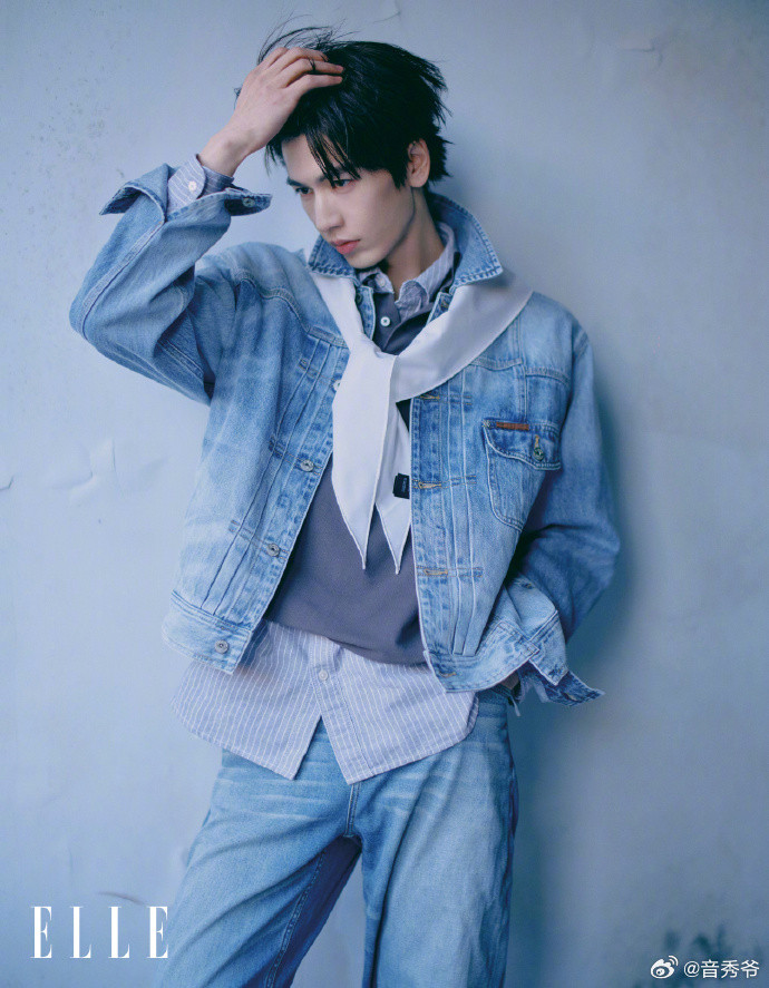 许闯拍的张凌赫张凌赫这组真的帅到我失语，清冷又有氛围感，五官和气质都太绝了，越