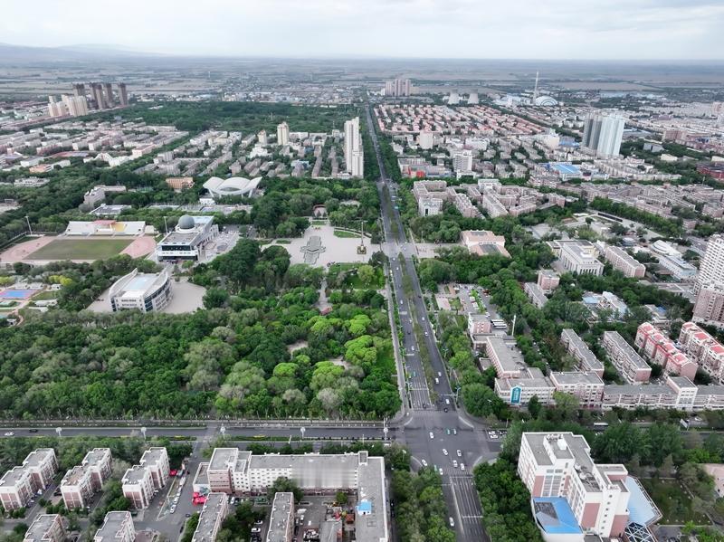 在新疆，从石河子、库尔勒开车去乌鲁木齐，到地儿先停车打车，这可不是咱技术差。就说