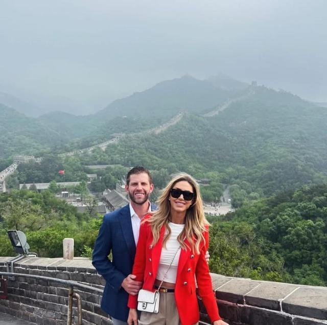 特朗普儿媳妇素颜爬长城，这一趟中国行，到底藏着多少小心思？这几天，特朗普一家