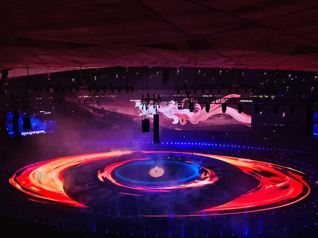 张杰16场鸟巢演唱会收官发文张杰鸟巢16场圆满收官啦，斗转星移太震撼，场场爆满