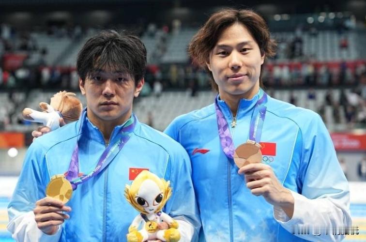 中国游泳在名古屋亚运会上不光成绩辉煌，尖子运动员井喷，更欣喜的是几乎每个高手都有
