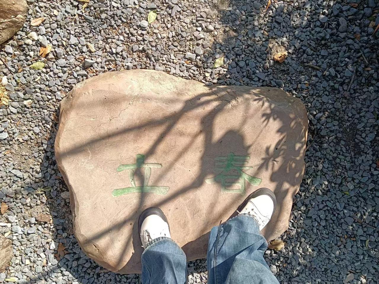 很多人都提出，要取消外卖，外卖的存在真是一把双刃剑。一方面，送外卖可以解决几千