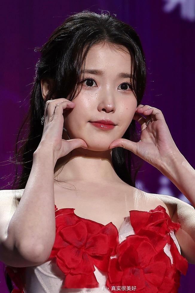 IU今日APAN颁奖礼红毯新闻图