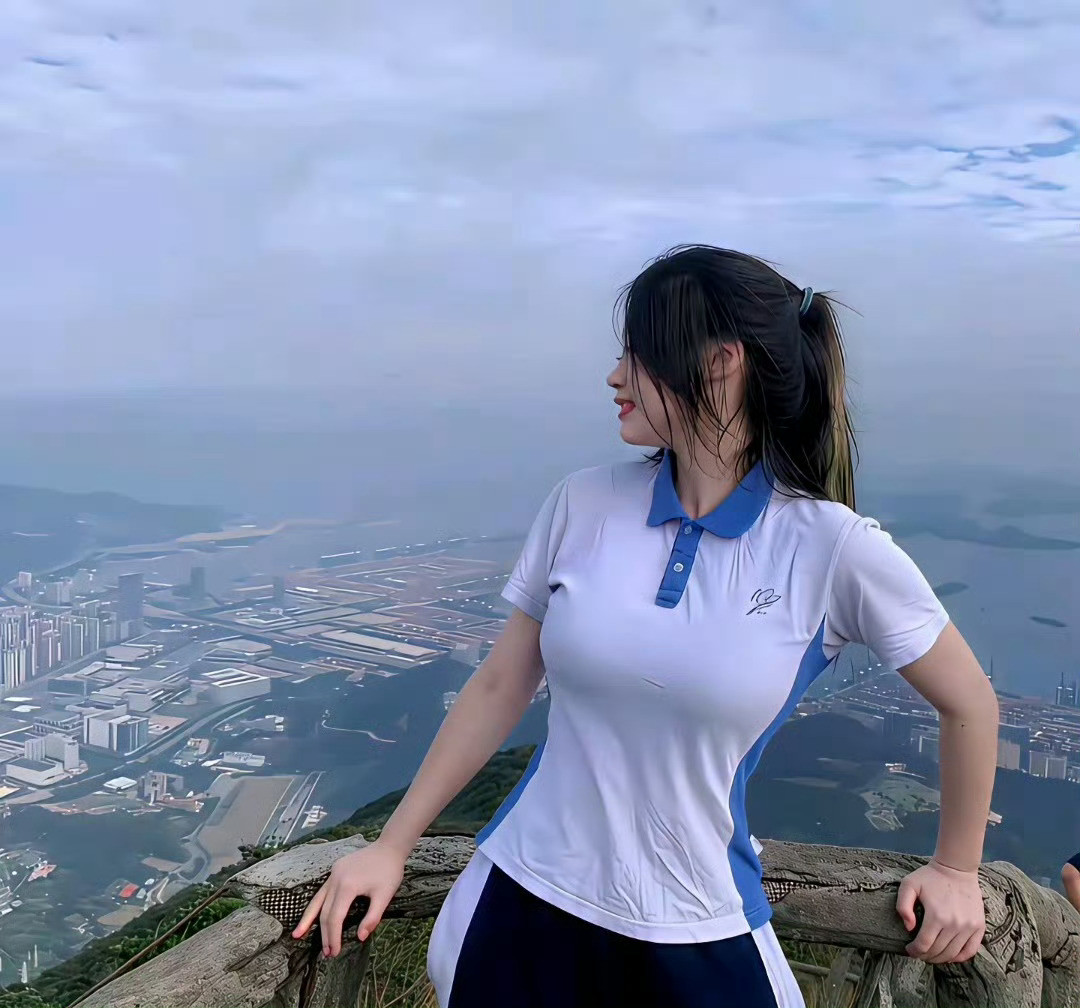 不得不说，深圳的校服是我见过最美的校服，没有之一！深圳校服真香​​​