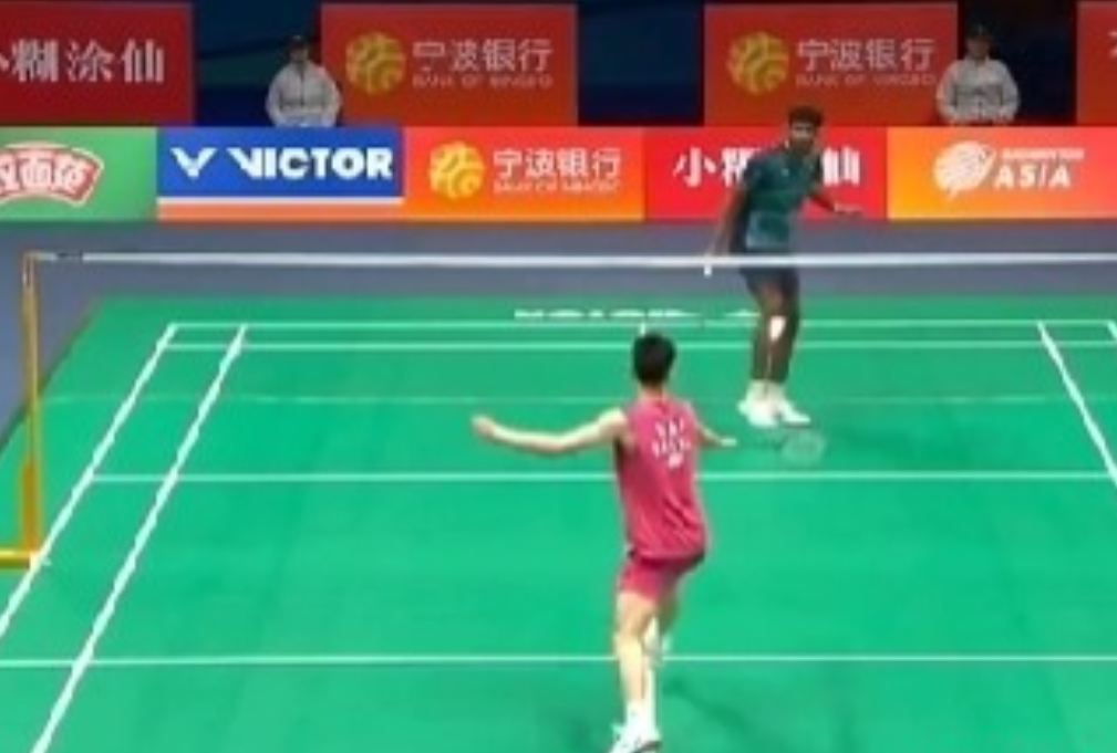没想到羽毛球亚锦赛才开赛，接连爆出了冷门！除了男单赛场，李诗沣不敌阿尤什，止
