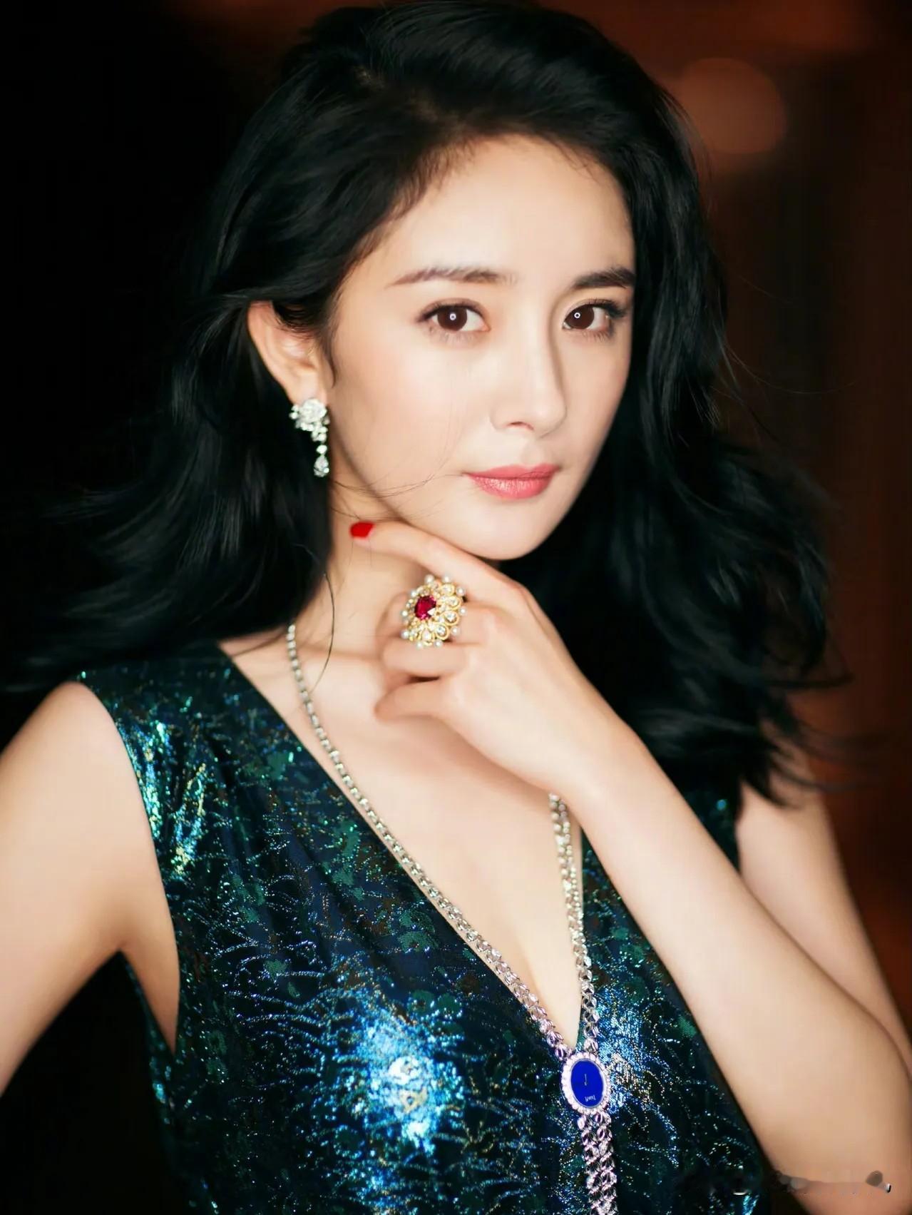 这次，刘恺威真的后悔了刘恺威后悔没珍惜杨幂，因为杨幂有大局观。杨幂看到香港发