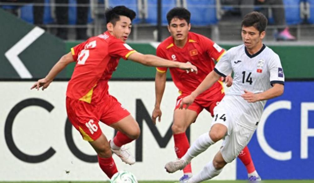 越南U23，输3球就悬了前两战2胜积6分，本来稳锁小组头名的局，沙特爆冷2-3负