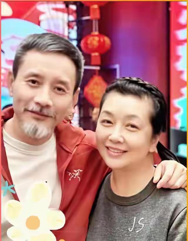 江珊[玫瑰]田小洁夫妻照