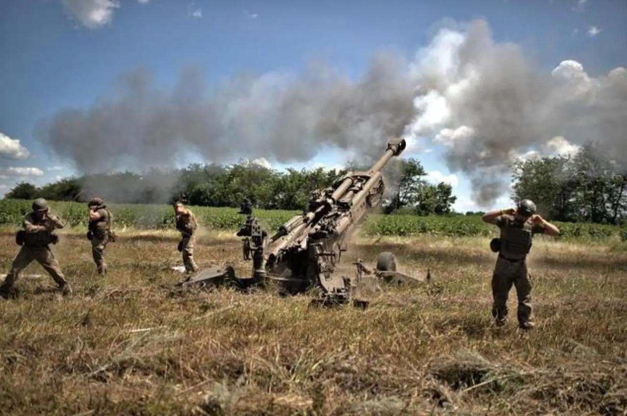 乌军旅长披露前线细节：炮兵阵地活不过一小时，有些炮弹质量太差，害死人。乌克兰一名