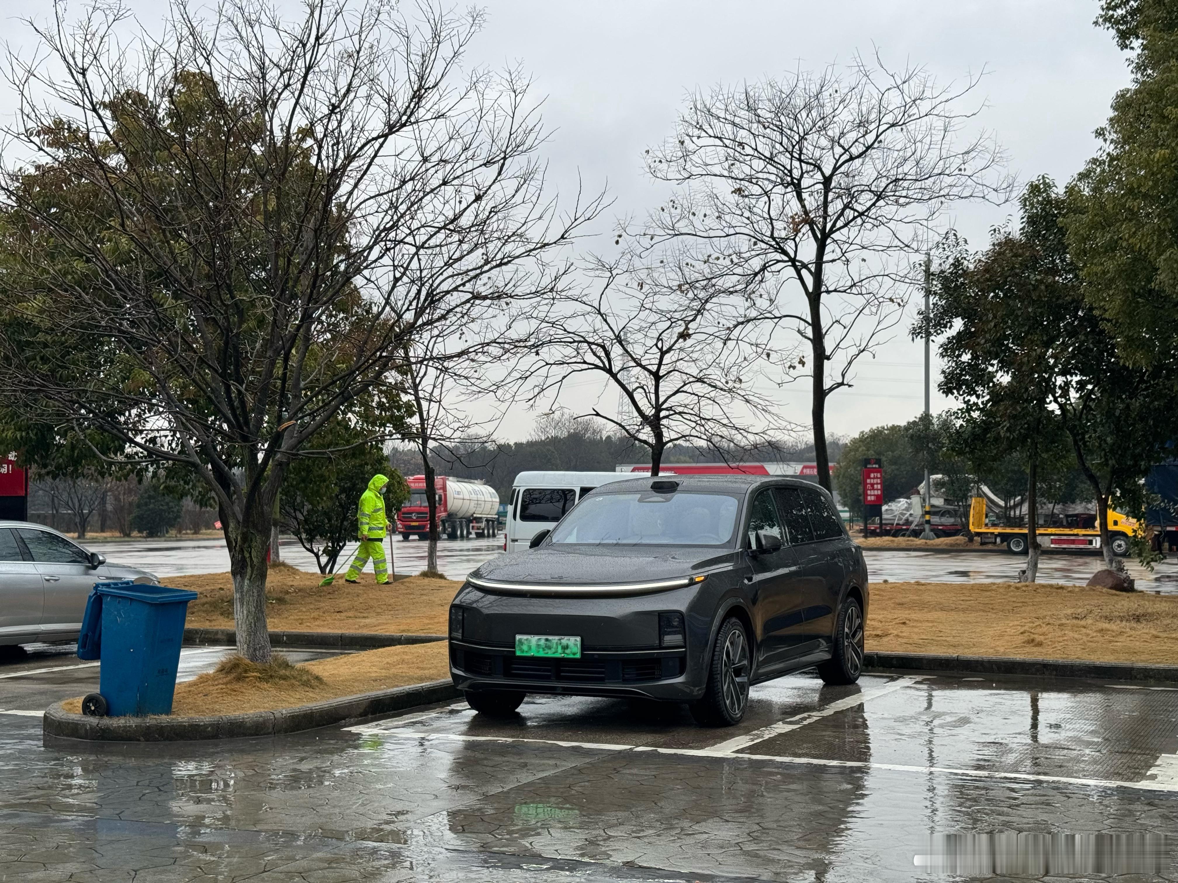 「聊一聊初代理想L9卖二手的价格」最近我姐他们在卖理想L9，昨天卖出去了，