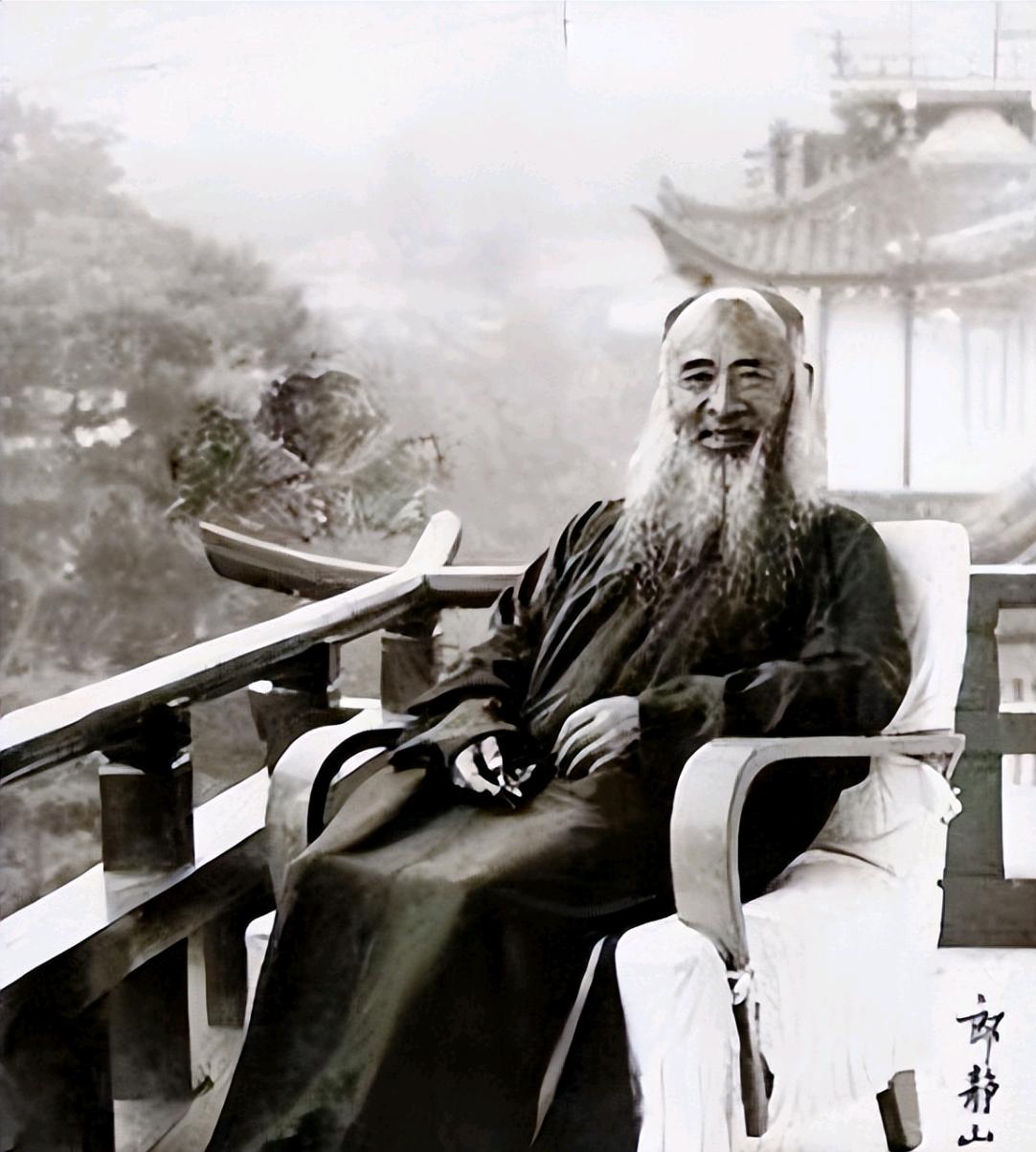 1983年，84岁张大千在台北荣总病房病逝，他的遗嘱很快在报纸公布，令人惊讶的是