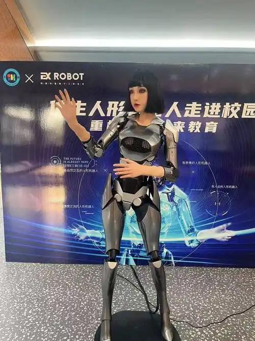 最近，机器人技术飞速发展，越来越多的机器人走入我们的生活，从工业制造到家庭服务，