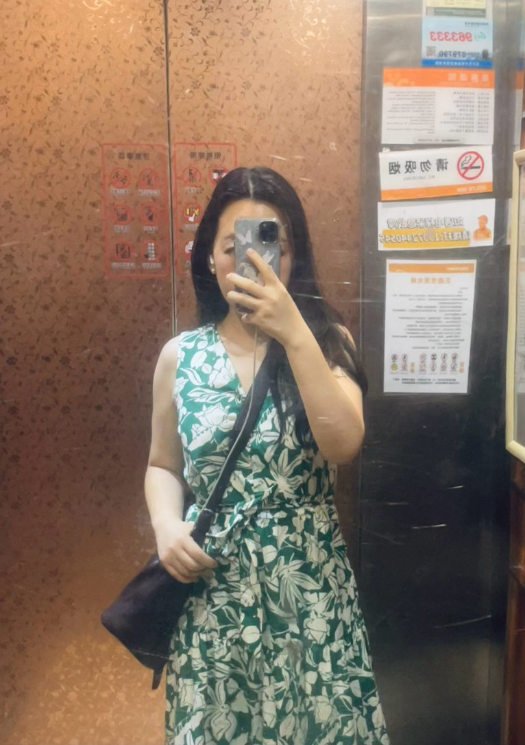 今天穿的是条新买的绿裙子。珂莱蒂尔【剪影玫瑰】。