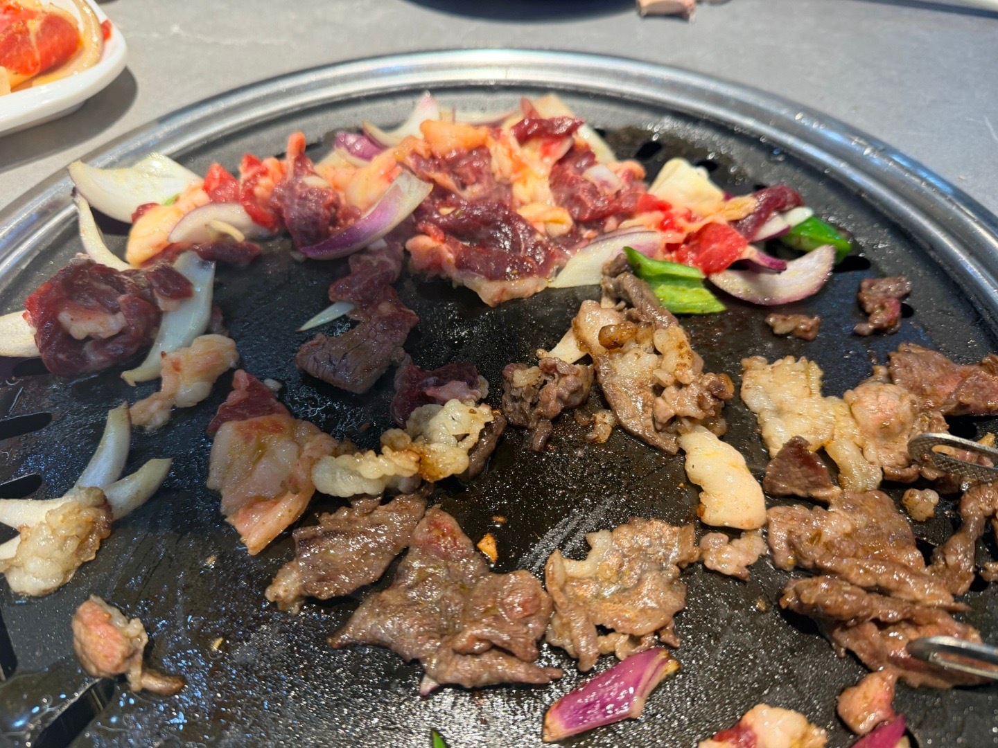 今天从大庆开到了哈尔滨还车回京昨晚吃了齐齐哈尔烤肉今天吃的东北杀猪菜太香