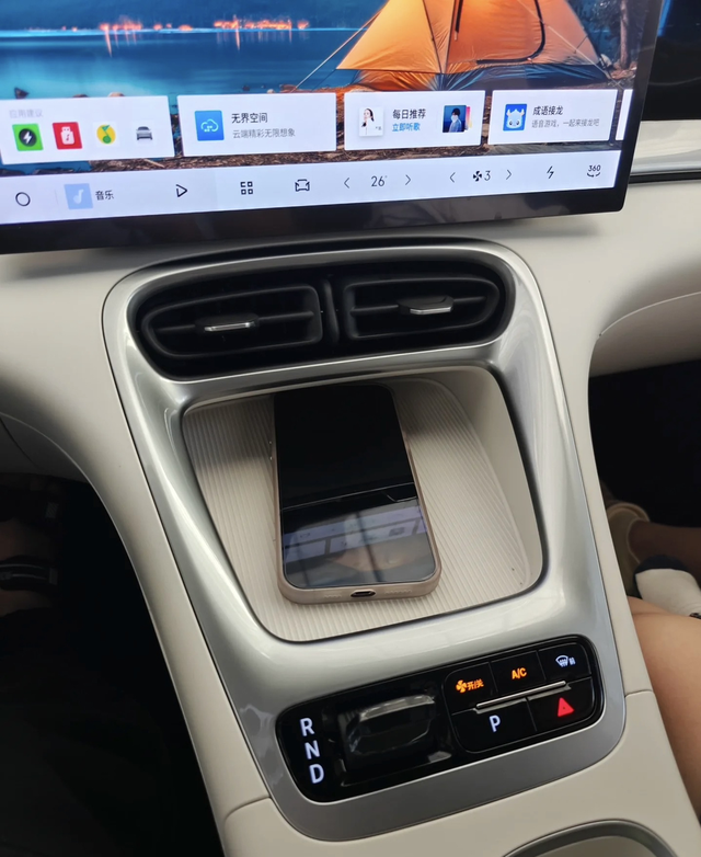 星愿车机只说缺点目前感觉到的缺点，一，车机光有那么大的屏幕，实际功能不多，用