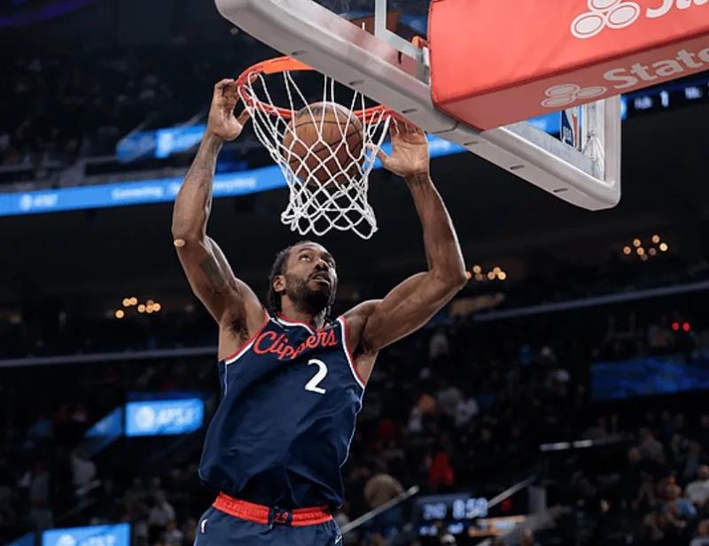 这样子的伦纳德，这个赛季，极为地罕见。出战23分29分，既高效又省力，已经好久