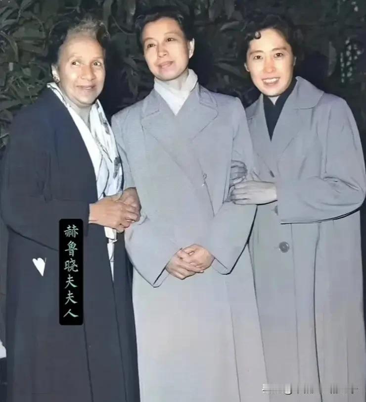 赫鲁晓夫的夫人、毛主席的夫人、刘主席的夫人。