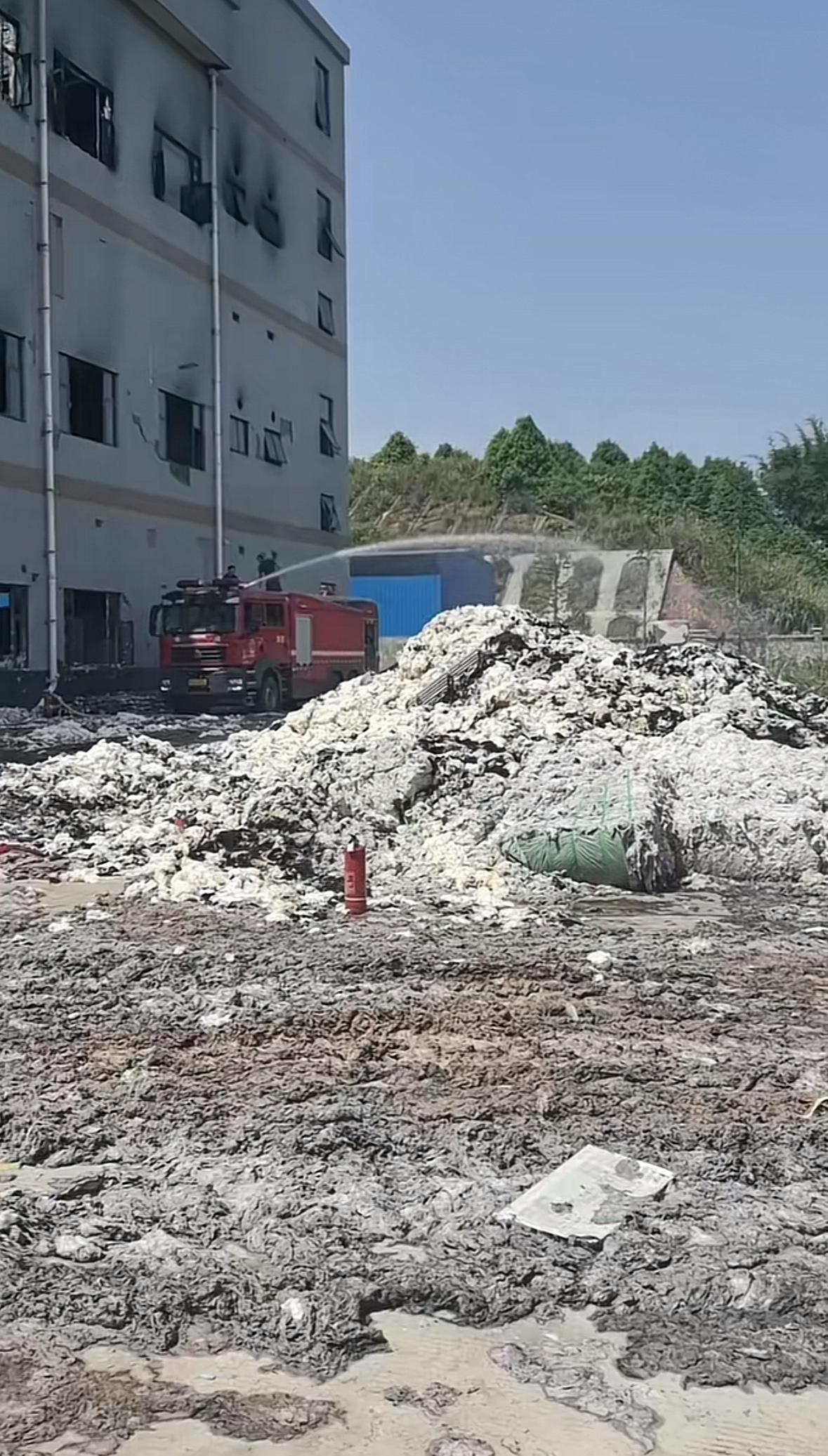 本来好好的一个厂，现在变成了一片废墟，员工无法上班，订单无法交付，既要面对靠工资