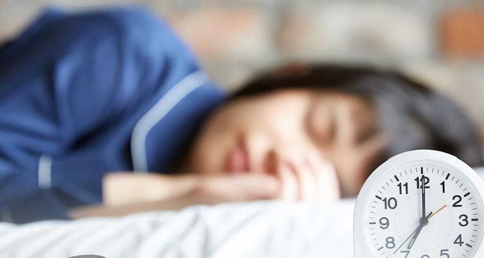 晚上10点睡觉错了？医生苦劝：过了60岁，睡觉要做到这4点！60岁之后，