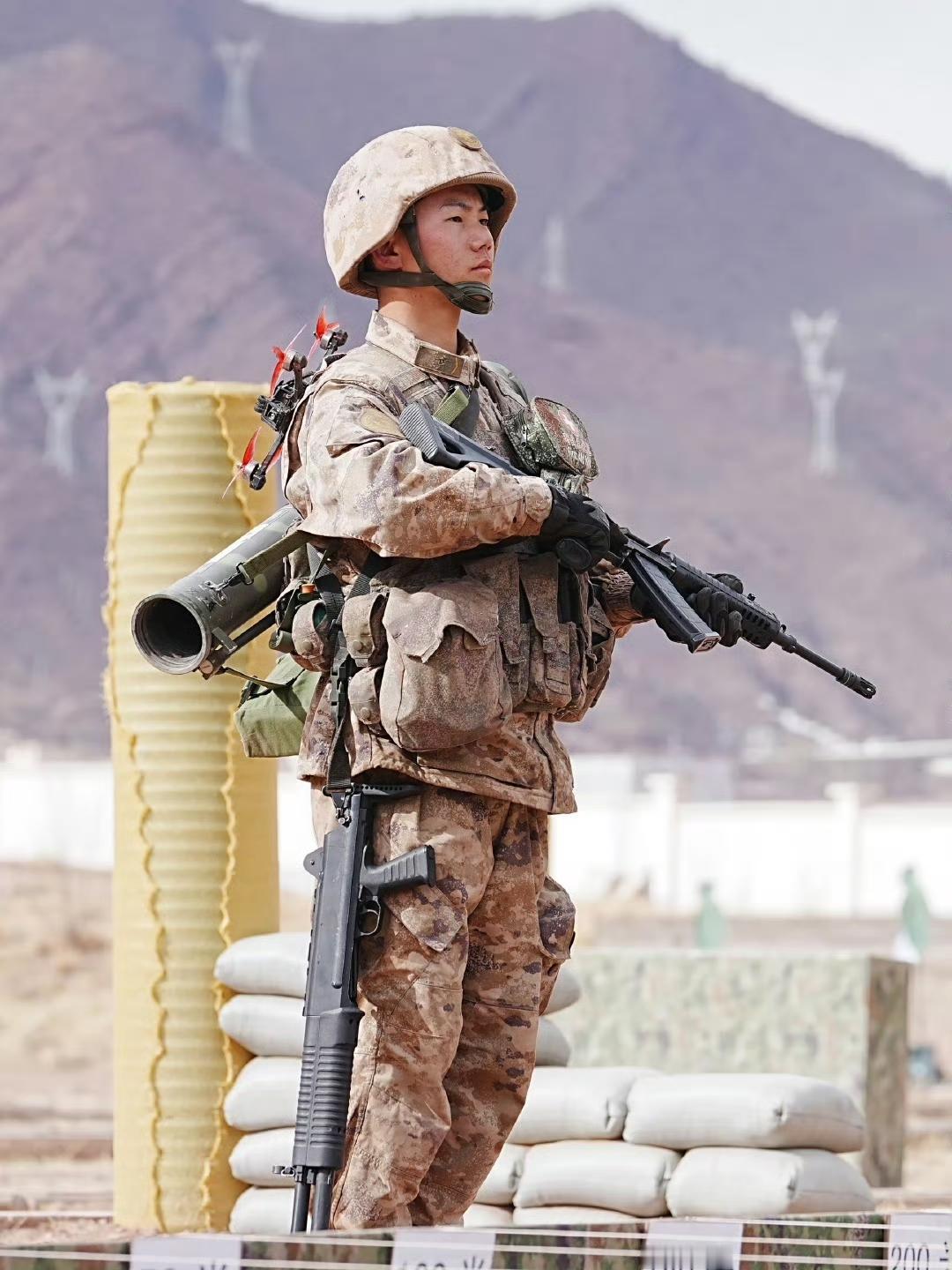 解放军的六边形战士，攻防一体，全无敌！优质战士，简直是火力不足恐惧症晚期。同