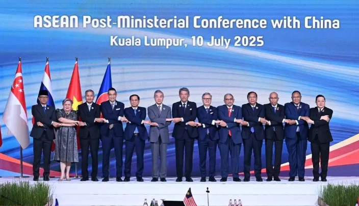 东盟外长会议中俄美捧场太给力据媒体报道，2025年东盟外长会议于7月8日至1