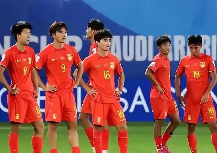 也不是缺好的教练，也不是本土教练就比洋教差，其实，就是中国足球自己坑了自己。中