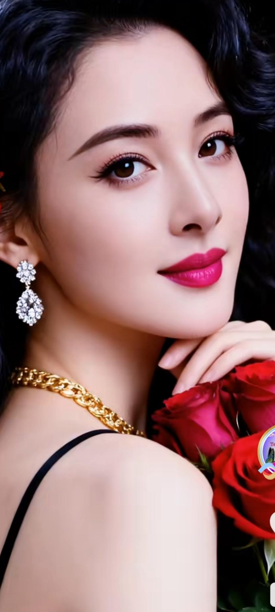 优雅红玫瑰，惊艳的妆容与珠宝，尽显女性魅力！🌹✨