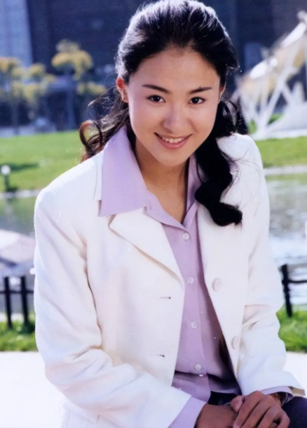 沈傲君和聂远谈了10年恋爱后，准备结婚，婚房都装修好了，沈傲君却发现聂远跟小师妹
