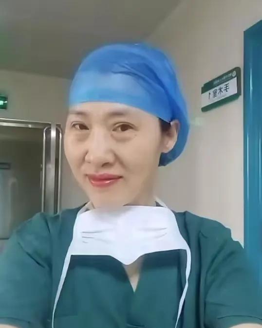 河南周口一产妇分娩时因为羊水双塞危在旦夕，该医院产科主任只得切除其子宫保了母女性