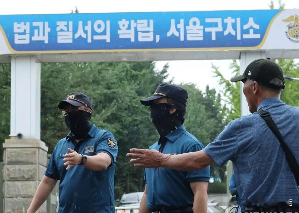 韩国内乱特检组对前总统尹锡悦强制传唤失败，发言人朴智英在14日的新闻发布会上表示