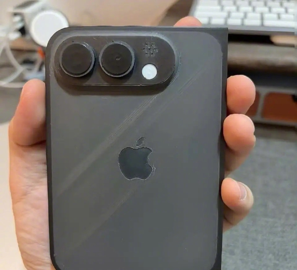 iPhoneFold这个机模看起来怎么样？