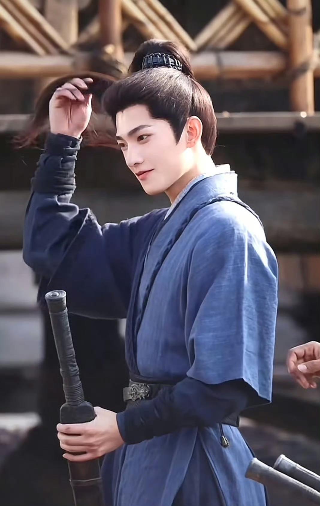 《不让江山》选角瓜越吃越上头！前几天还传陈哲远单人过会，转眼就曝杨洋已敲定男主，