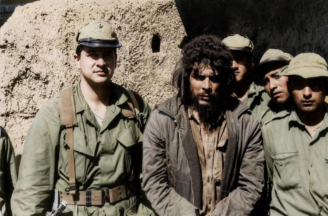 一张著名的1967年照片，照片中，美国中央情报局准军事官员费利克斯·罗德里格斯（